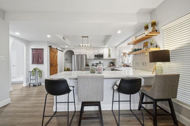 527 S Ohio Avenue, La Porte, TX 77571