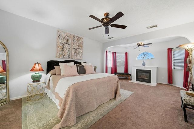 527 S Ohio Avenue, La Porte, TX 77571