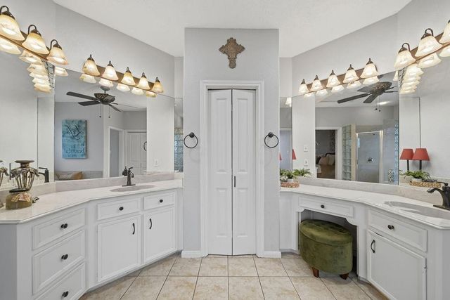 527 S Ohio Avenue, La Porte, TX 77571