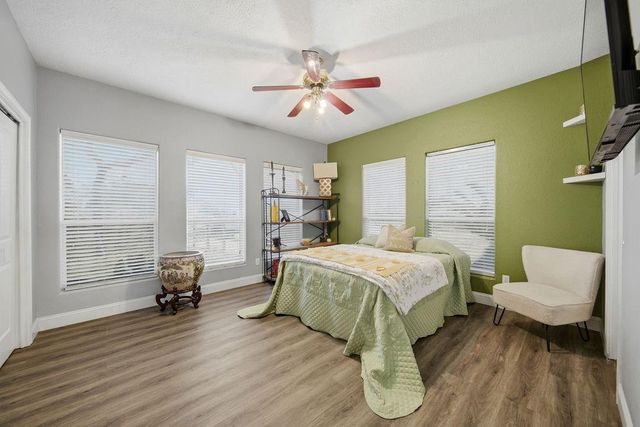 527 S Ohio Avenue, La Porte, TX 77571