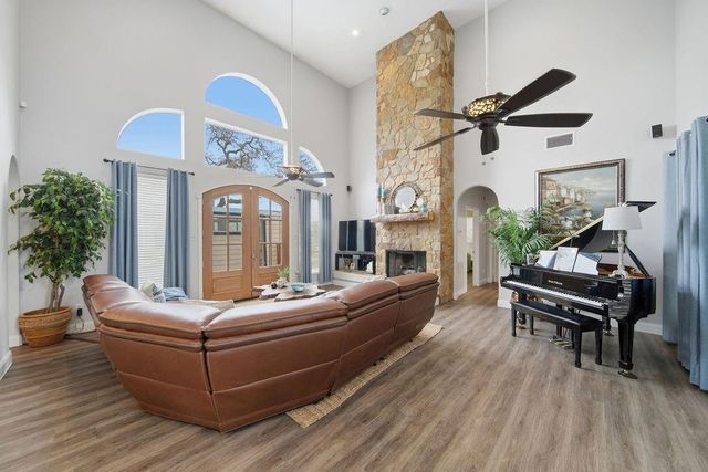 527 S Ohio Avenue, La Porte, TX 77571