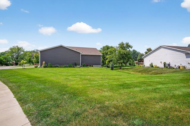 134 SE Willow Run Lane, Ankeny, IA 50021