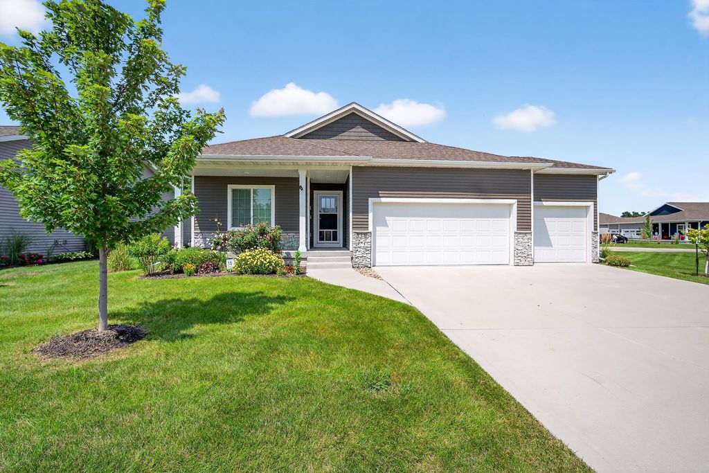 134 SE Willow Run Lane, Ankeny, IA 50021