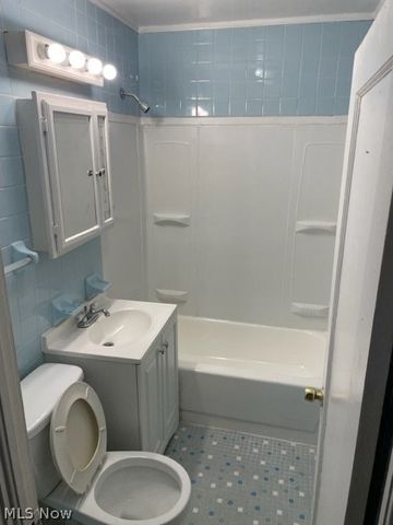 407 E 147th Street, Cleveland, OH 44110