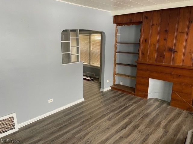 407 E 147th Street, Cleveland, OH 44110