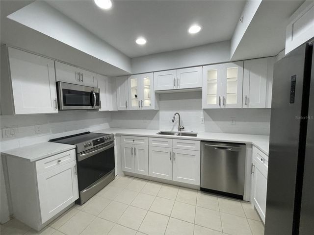 2927 W GANDY BOULEVARD, Tampa, FL 33611