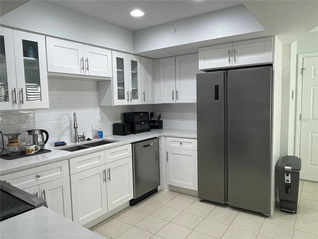 2927 W GANDY BOULEVARD, Tampa, FL 33611