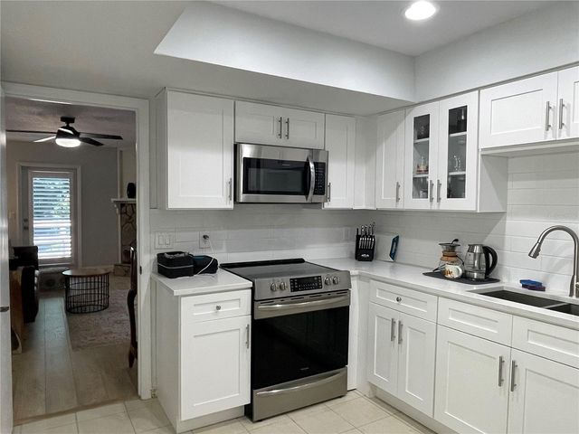 2927 W GANDY BOULEVARD, Tampa, FL 33611