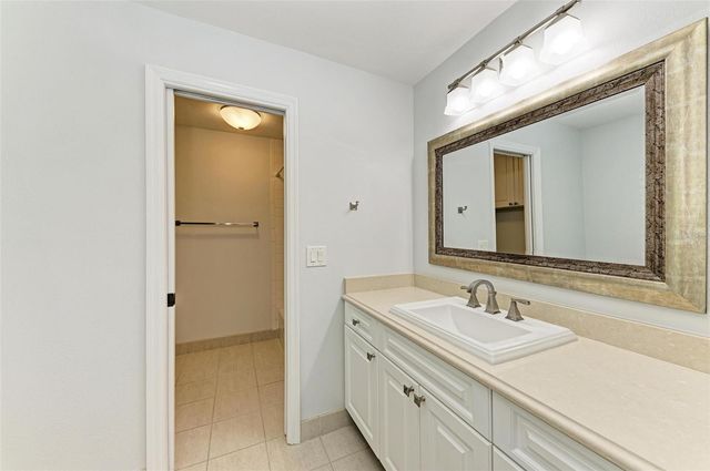 2927 W GANDY BOULEVARD, Tampa, FL 33611