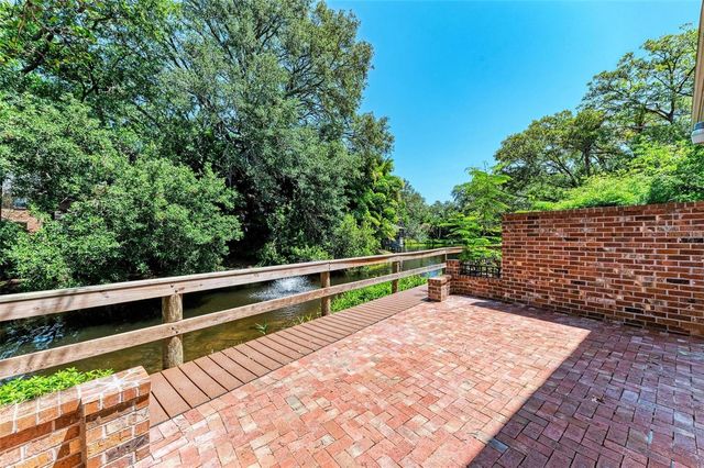 2927 W GANDY BOULEVARD, Tampa, FL 33611