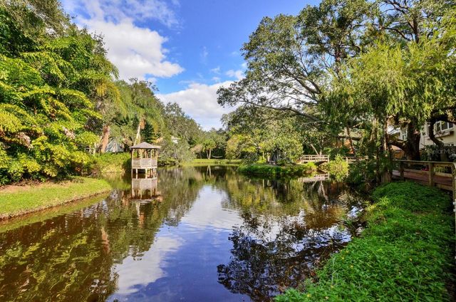 2927 W GANDY BOULEVARD, Tampa, FL 33611