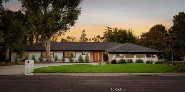 17601 McCormick Street, Encino, CA 91316