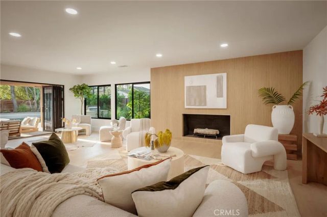 17601 McCormick Street, Encino, CA 91316