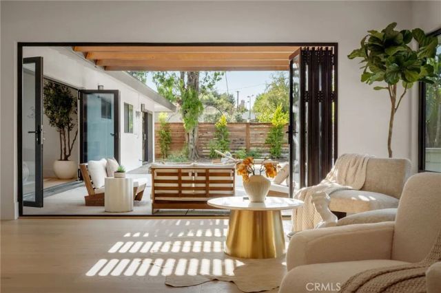 17601 McCormick Street, Encino, CA 91316