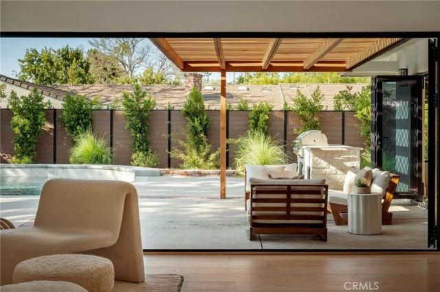 17601 McCormick Street, Encino, CA 91316