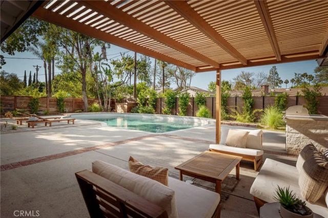 17601 McCormick Street, Encino, CA 91316