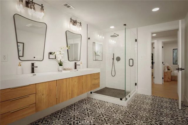 17601 McCormick Street, Encino, CA 91316