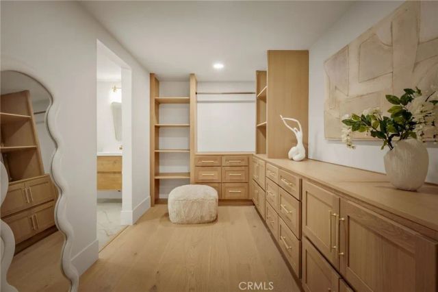 17601 McCormick Street, Encino, CA 91316