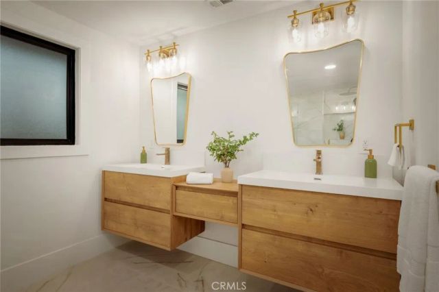 17601 McCormick Street, Encino, CA 91316