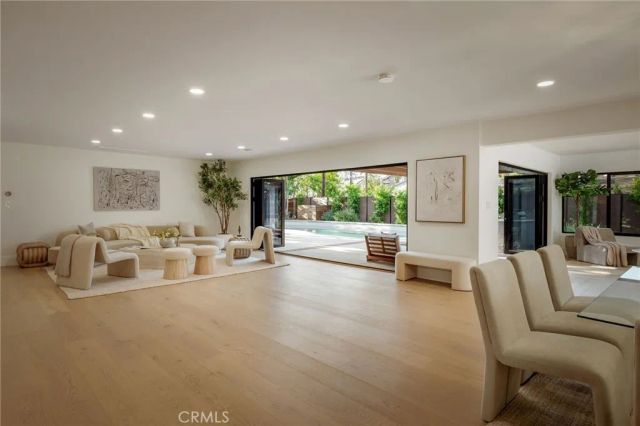 17601 McCormick Street, Encino, CA 91316