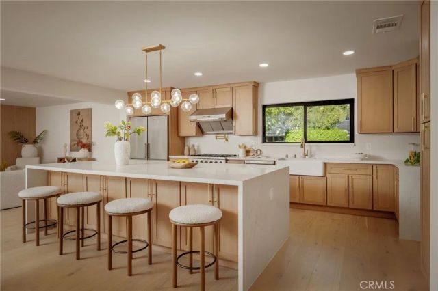17601 McCormick Street, Encino, CA 91316