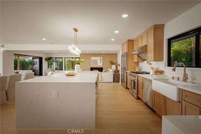 17601 McCormick Street, Encino, CA 91316