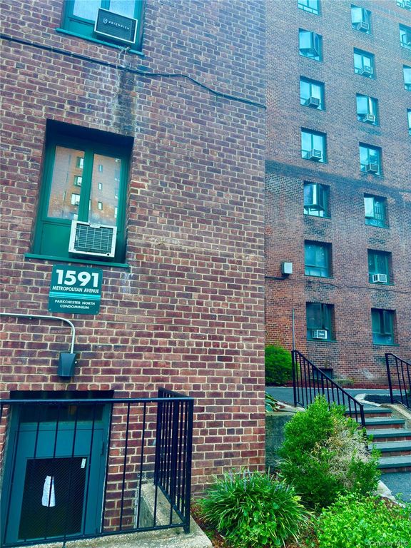 1591 Metropolitan Avenue 5C, Bronx, NY 10462 — photo 2