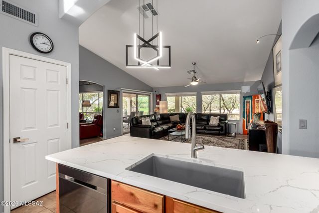 2703 E Glen Canyon Road, Green Valley, AZ 85614