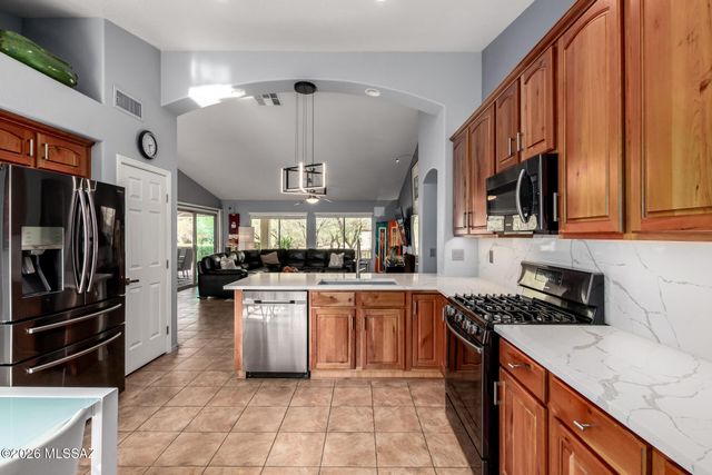 2703 E Glen Canyon Road, Green Valley, AZ 85614