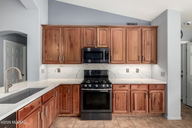 2703 E Glen Canyon Road, Green Valley, AZ 85614