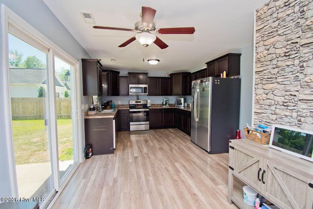 124 Waterford Way, Maysville, NC 28555