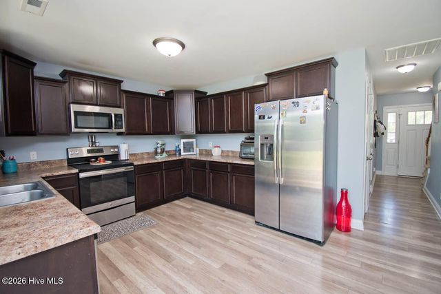 124 Waterford Way, Maysville, NC 28555