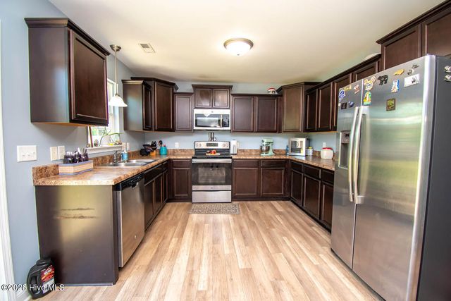 124 Waterford Way, Maysville, NC 28555