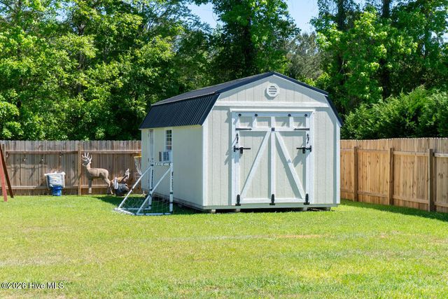 124 Waterford Way, Maysville, NC 28555