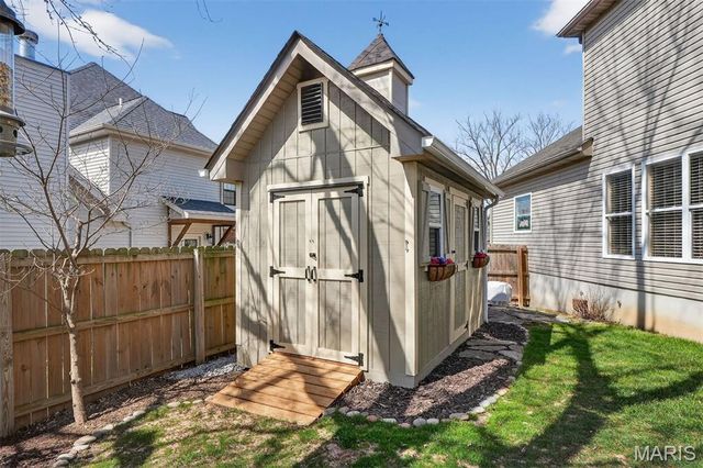 1449 Fairbrook Drive, Des Peres, MO 63131