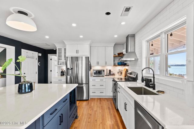 1039 Chadwick Shores Drive, Sneads Ferry, NC 28460