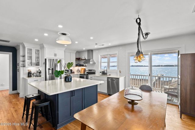 1039 Chadwick Shores Drive, Sneads Ferry, NC 28460