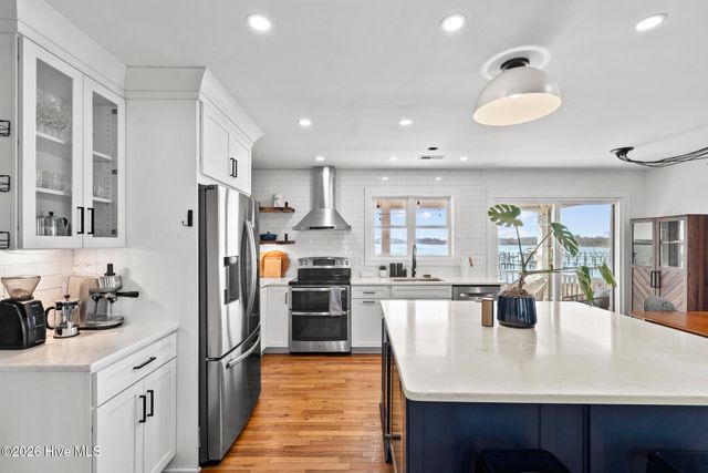 1039 Chadwick Shores Drive, Sneads Ferry, NC 28460