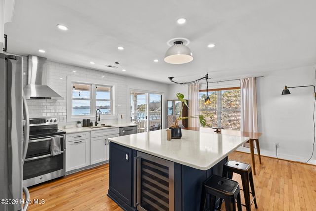 1039 Chadwick Shores Drive, Sneads Ferry, NC 28460