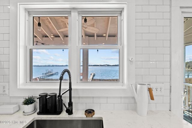 1039 Chadwick Shores Drive, Sneads Ferry, NC 28460