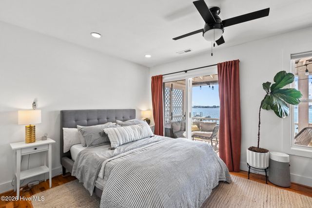 1039 Chadwick Shores Drive, Sneads Ferry, NC 28460