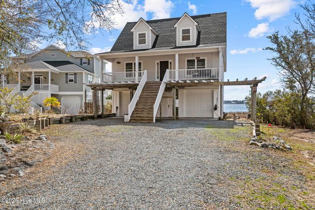 1039 Chadwick Shores Drive, Sneads Ferry, NC 28460