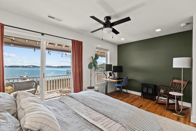 1039 Chadwick Shores Drive, Sneads Ferry, NC 28460