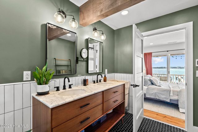 1039 Chadwick Shores Drive, Sneads Ferry, NC 28460