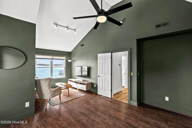 1039 Chadwick Shores Drive, Sneads Ferry, NC 28460