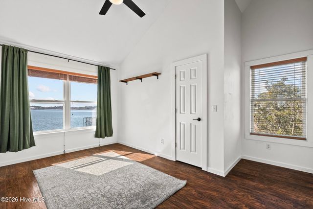 1039 Chadwick Shores Drive, Sneads Ferry, NC 28460