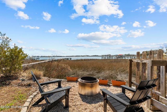 1039 Chadwick Shores Drive, Sneads Ferry, NC 28460