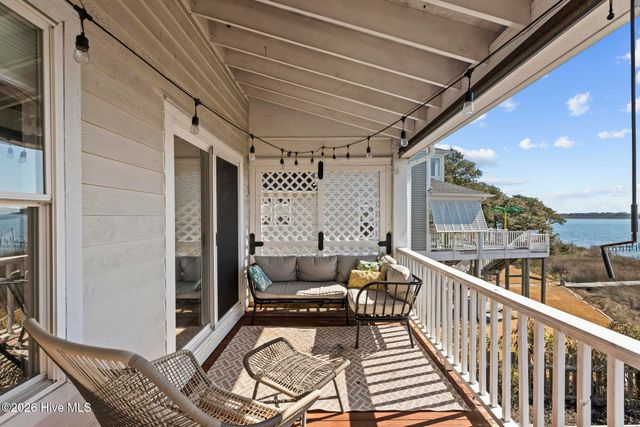 1039 Chadwick Shores Drive, Sneads Ferry, NC 28460