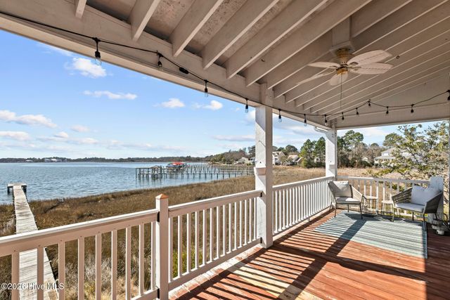 1039 Chadwick Shores Drive, Sneads Ferry, NC 28460