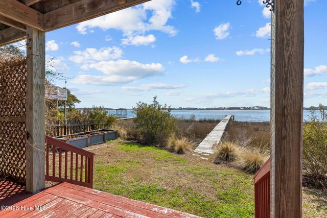 1039 Chadwick Shores Drive, Sneads Ferry, NC 28460